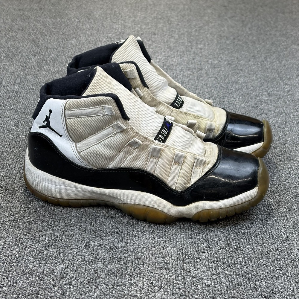 Nike Air Jordan 11 Retro Concord 2011 White Black Youth Size 6.5Y 378038-100